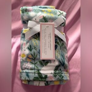 ✨NWT✨ cupcakes & cashmere: Set of 2 Hand Towels